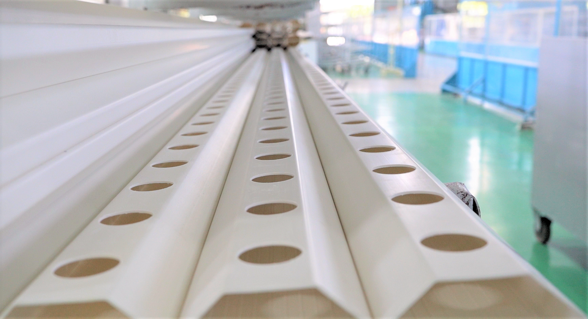 5. Sản phẩm ống nhựa thủy canh được đục lỗ với đường kính 4cm, khoảng cách giữa các lỗ là 10cm-edit.png