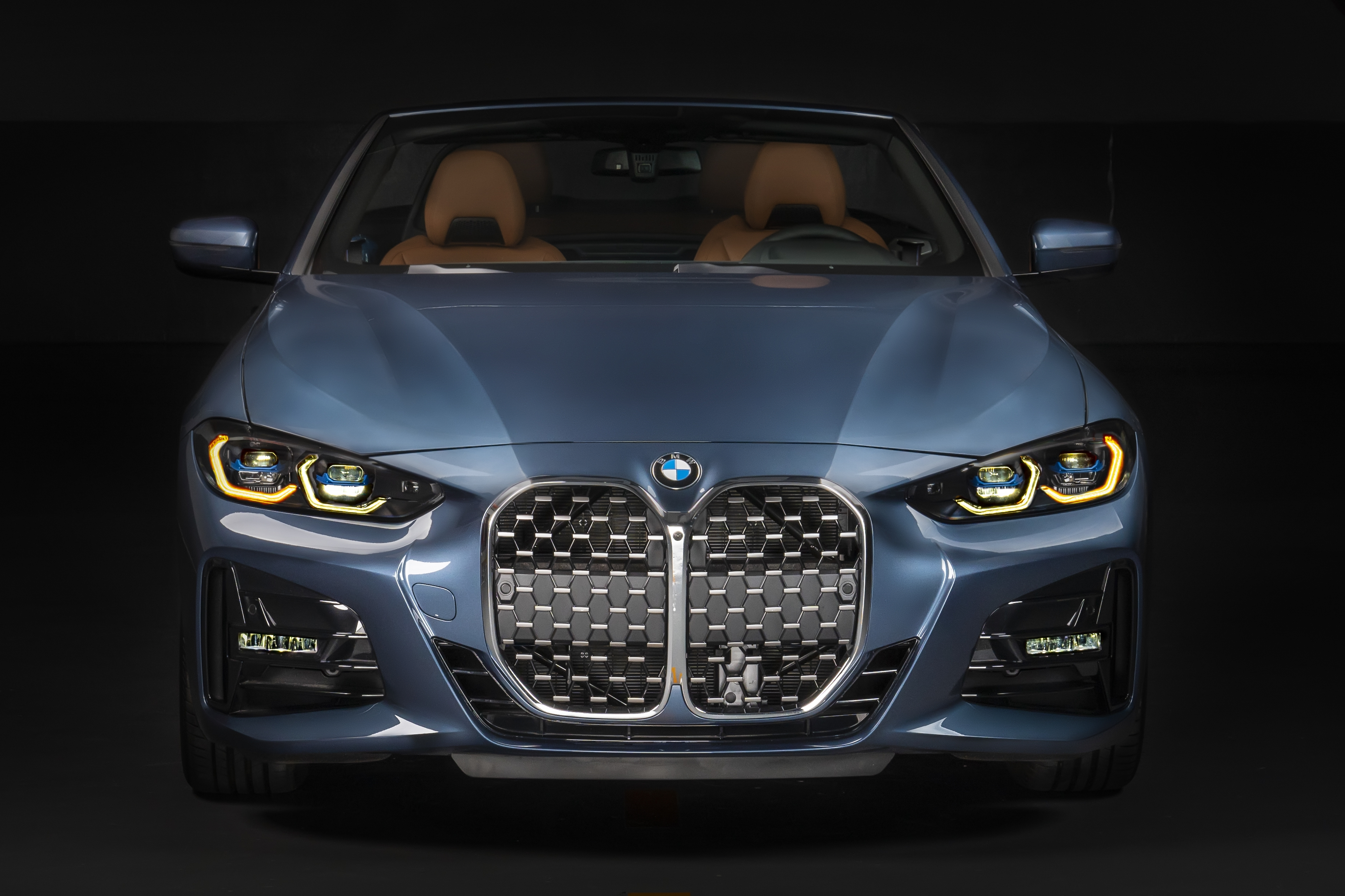 Lưới tản nhiệt với thiết kế ho&agrave;n to&agrave;n mới.jpg