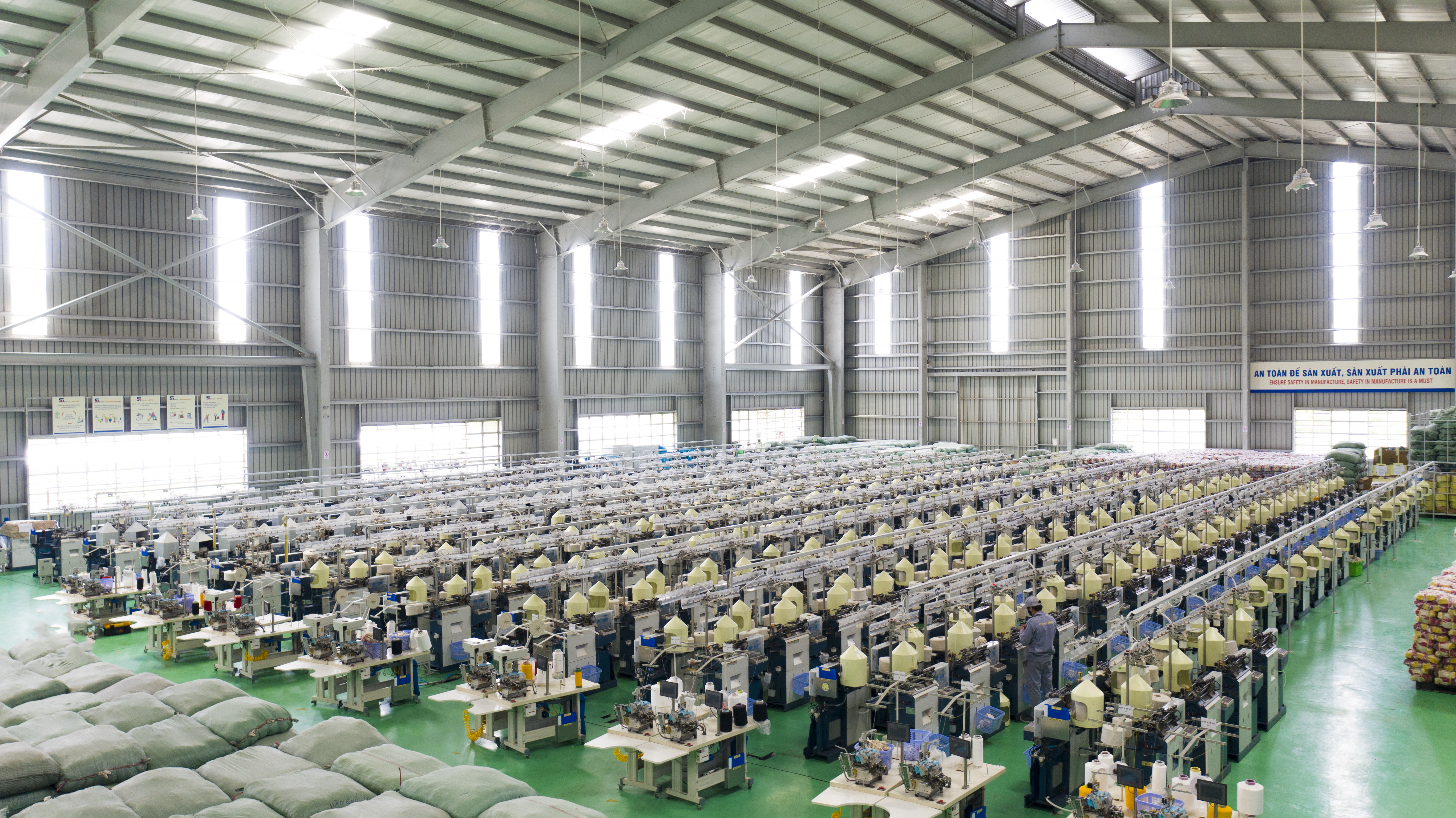 1. Xưởng dệt găng tay.jpg