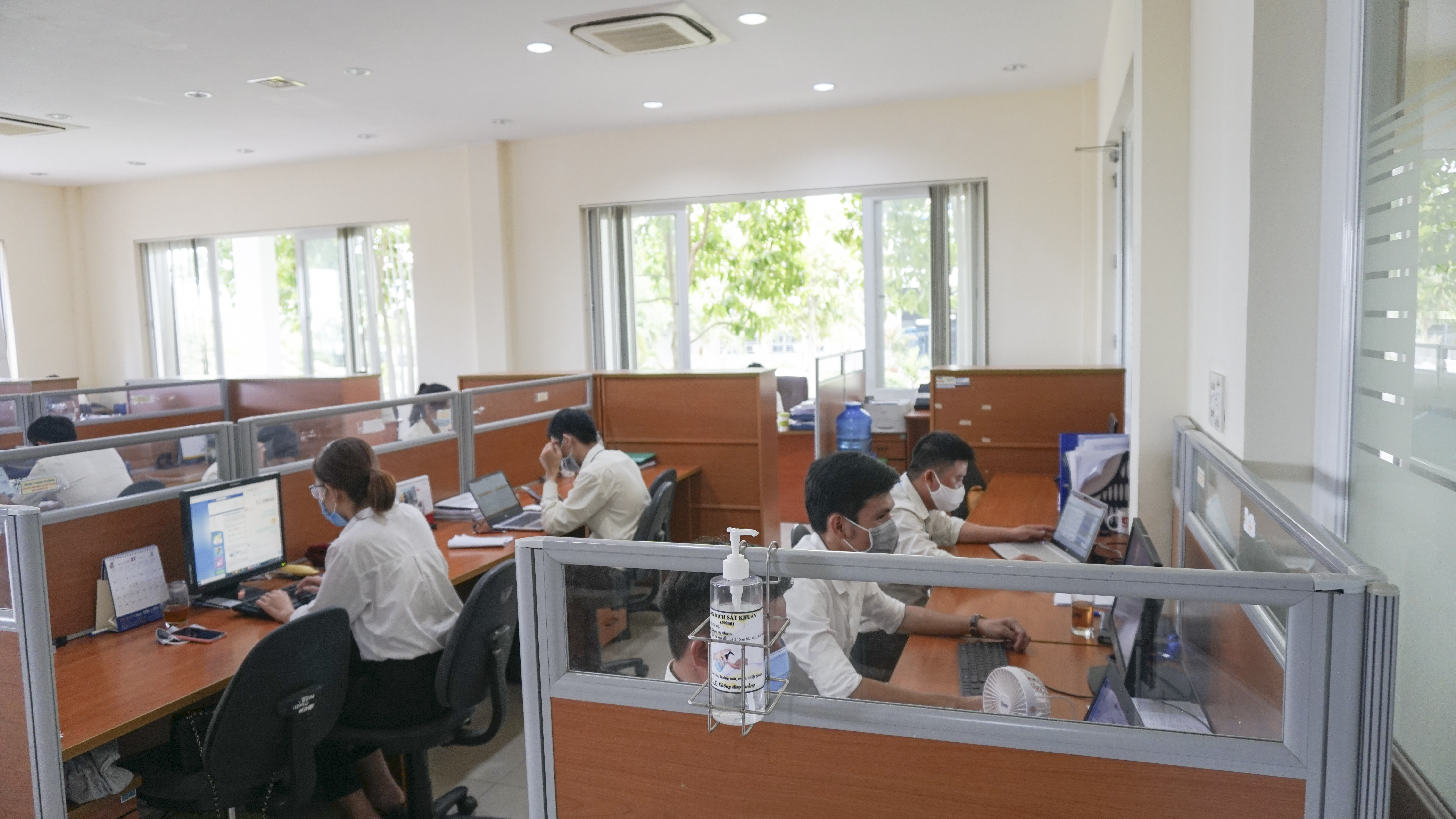 2. Trang bị nước sửa tay trong khu vực văn phòng.JPG