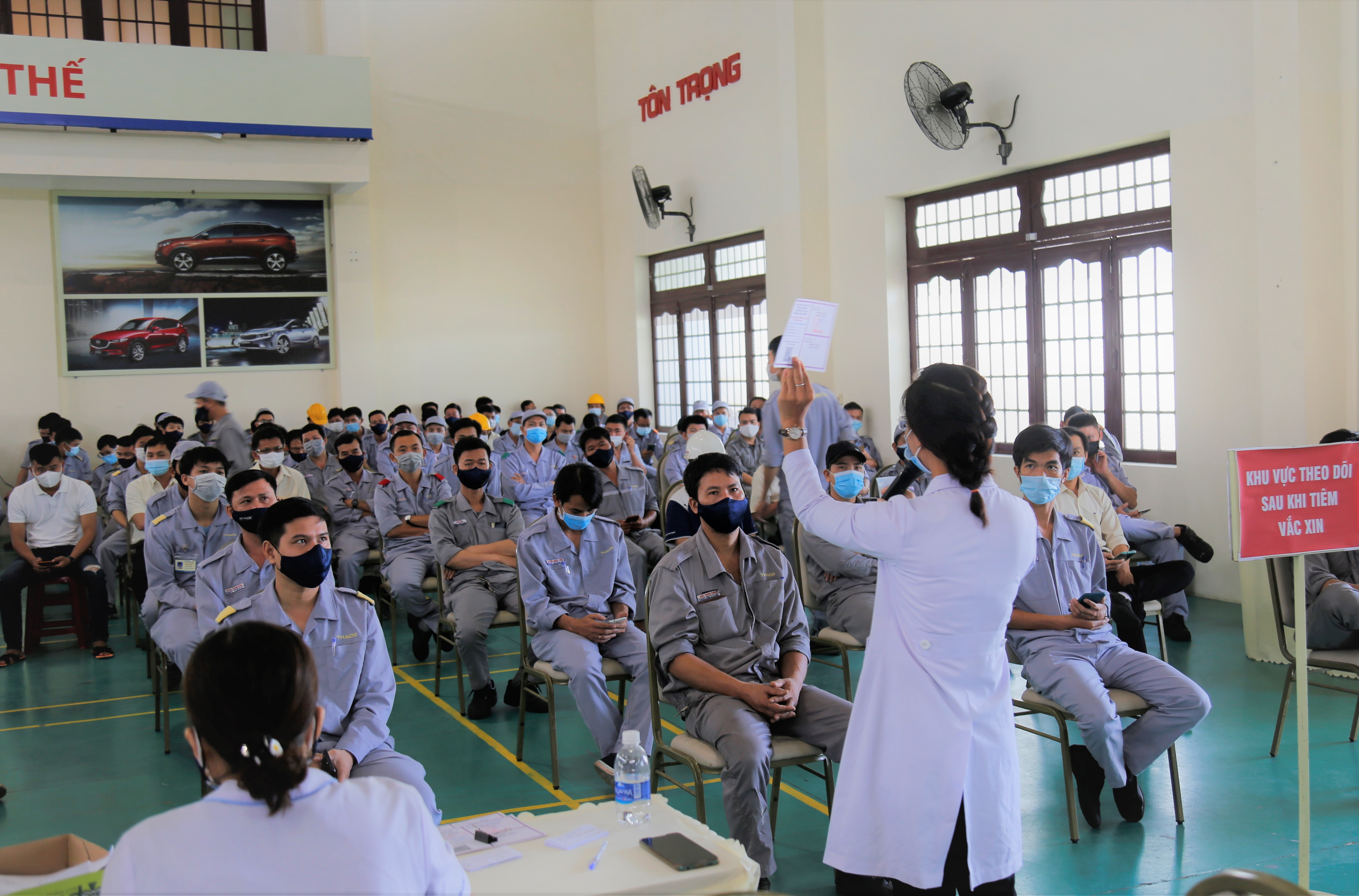 16. Hướng dẫn, theo d&otilde;i sức khỏe sau ti&ecirc;m.jpg