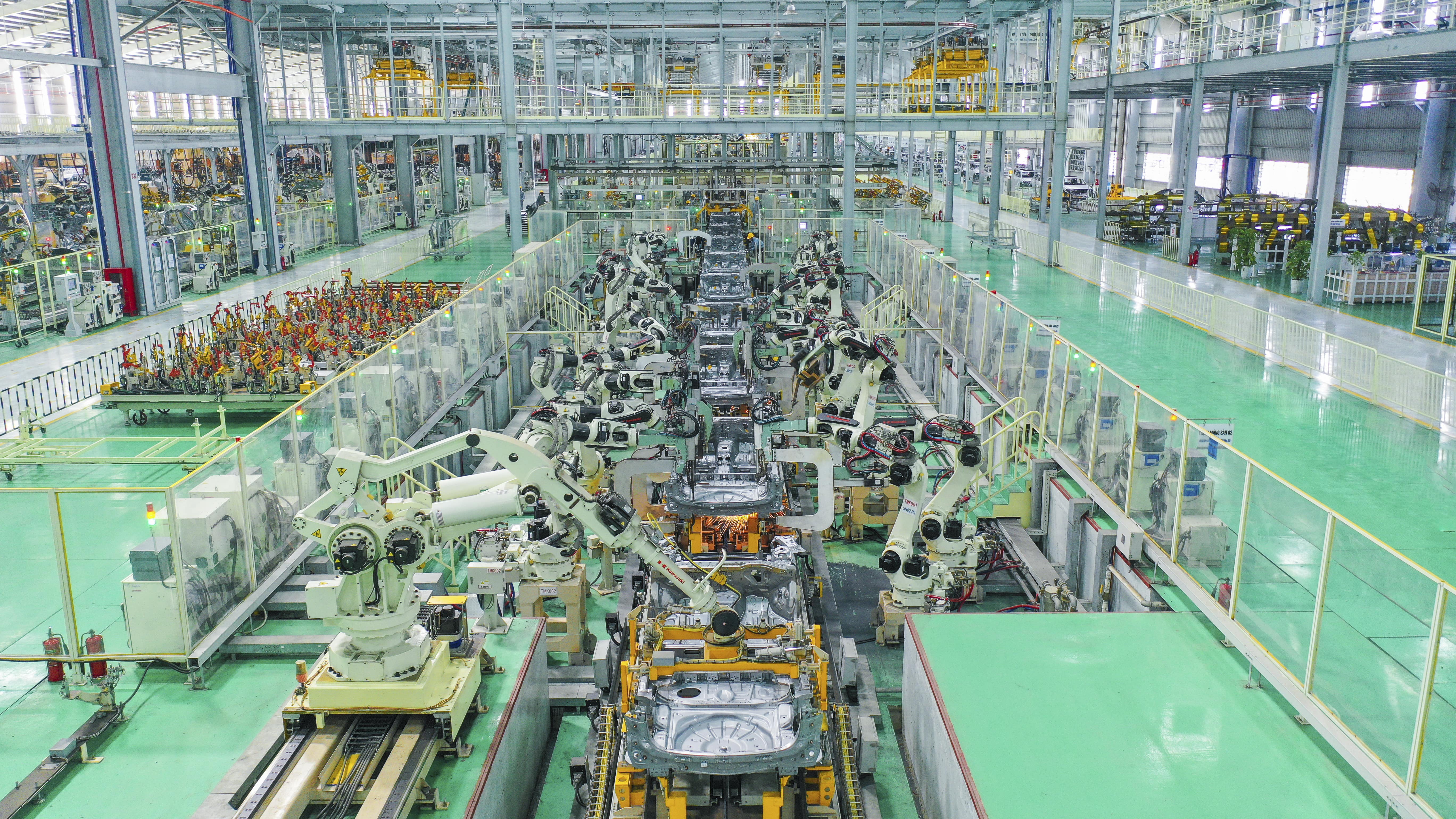 Hình 3. Dây chuyền hàn body.JPG